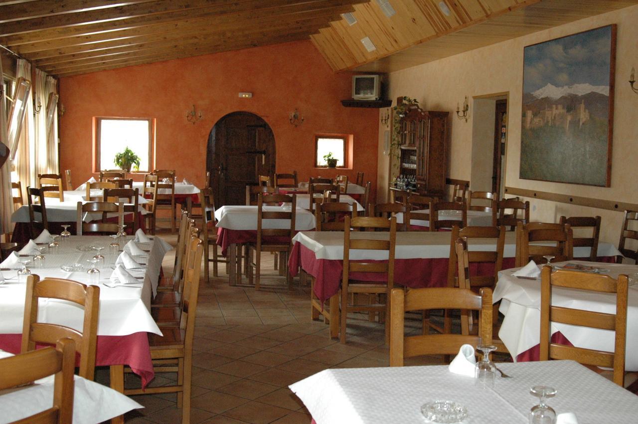 Hotel Restaurante Santa Elena Sabinanigo Exterior photo